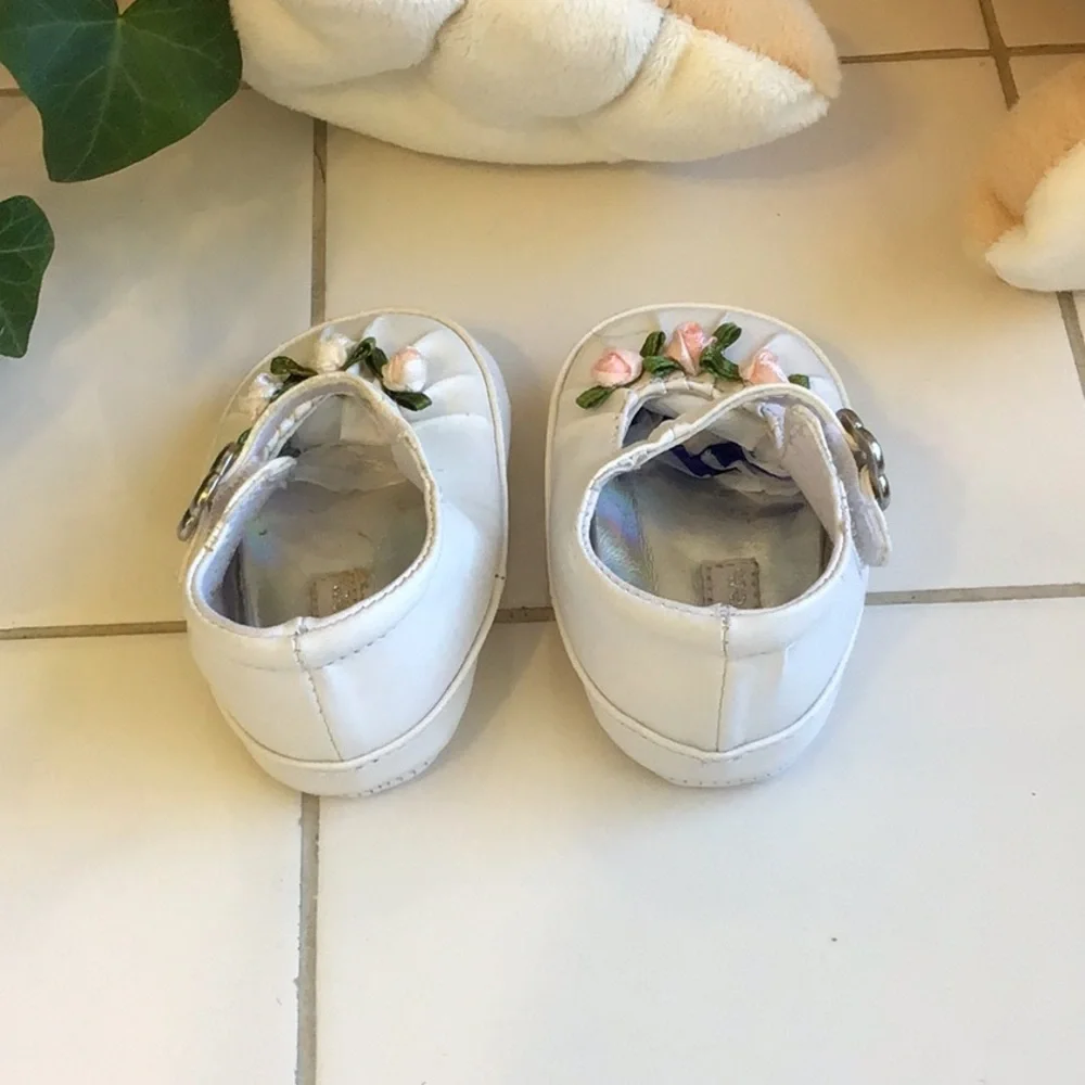 ‘Gerber’ Adorable Girl Baby Shoes - Picture 5 of 7